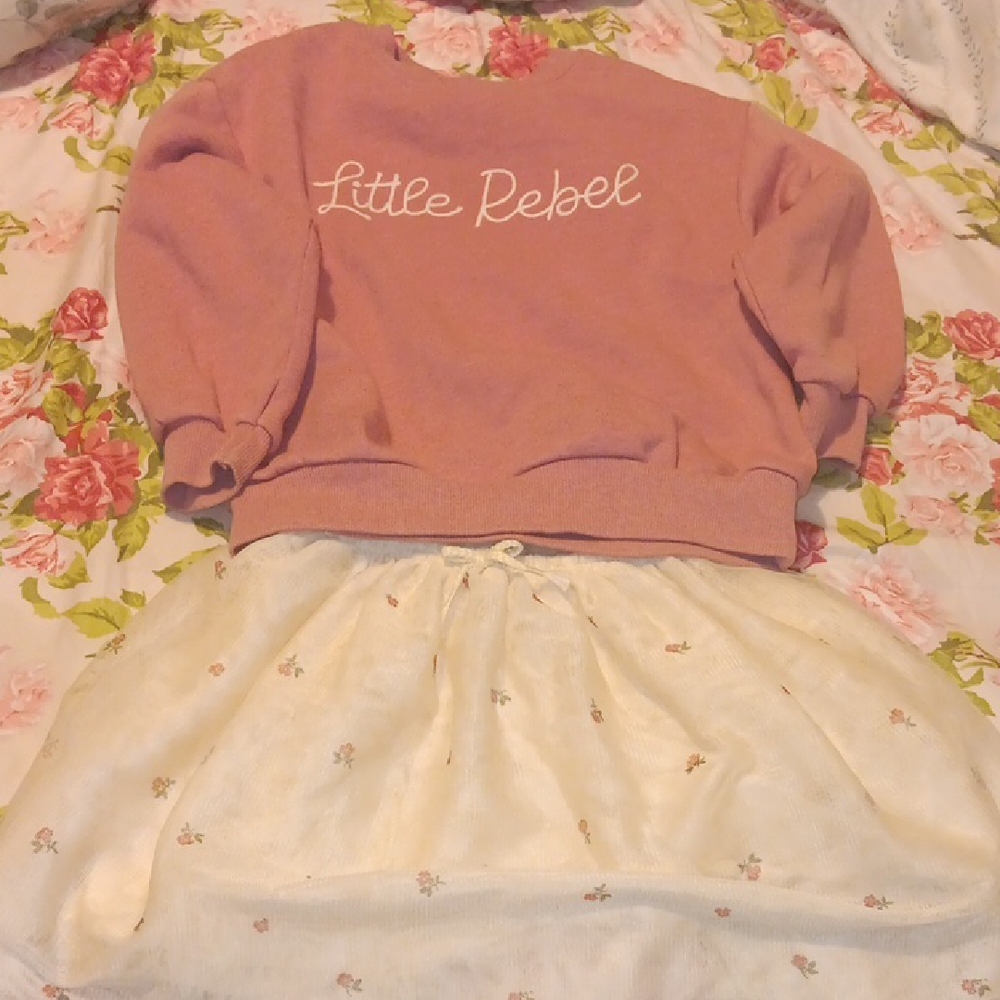 Old Navy Pink Sweatshirt And Cream Skirt Set! Girl's 4T